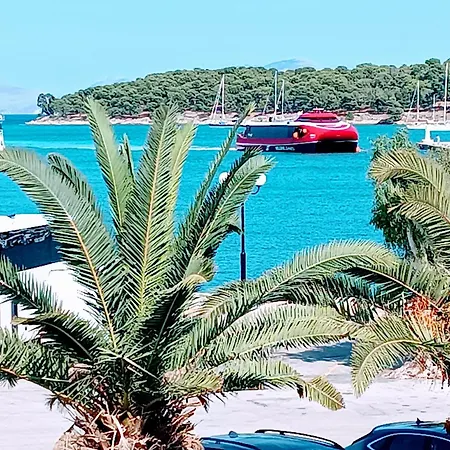 Port Luxury *