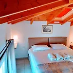 Port Luxury Apartment *
